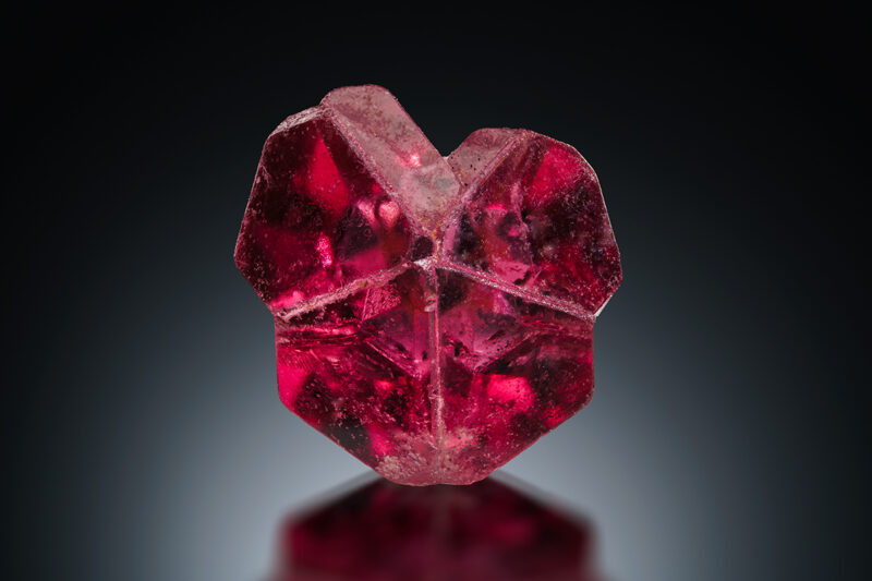 FB094 Cyclic Twinned Spinel